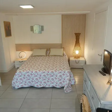 Moderne A Avec Jacuzzi 50 M²